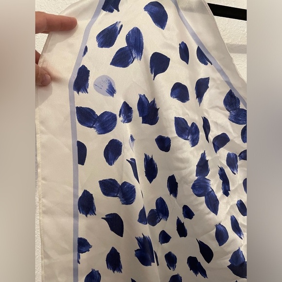 SCOOP 100% SILK Scarf White Blue Print 35 X 35 Square - Picture 2 of 6